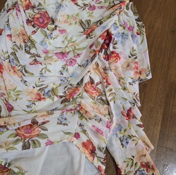 Floral Print Ruched Mesh Bodycon Dress - Picture 6 of 8